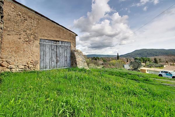 A VENDRE EN EXCLUSIVITÉ ! Propriété de Caractère à SALERNES! Un Potentiel Hors Normes !