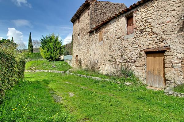 A VENDRE EN EXCLUSIVITÉ ! Propriété de Caractère à SALERNES! Un Potentiel Hors Normes !