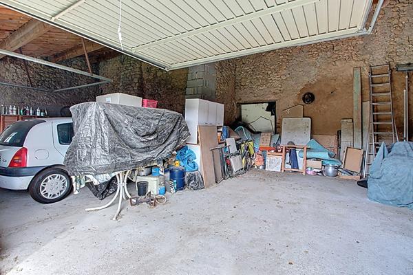 A VENDRE EN EXCLUSIVITÉ ! Propriété de Caractère à SALERNES! Un Potentiel Hors Normes !