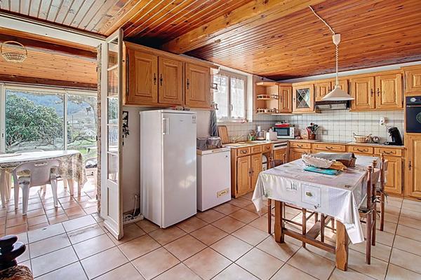 A VENDRE EN EXCLUSIVITÉ ! Propriété de Caractère à SALERNES! Un Potentiel Hors Normes !