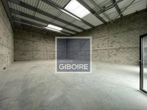 Local d'activites 228 m² à louer GOVEN (réf : 35.6789)
