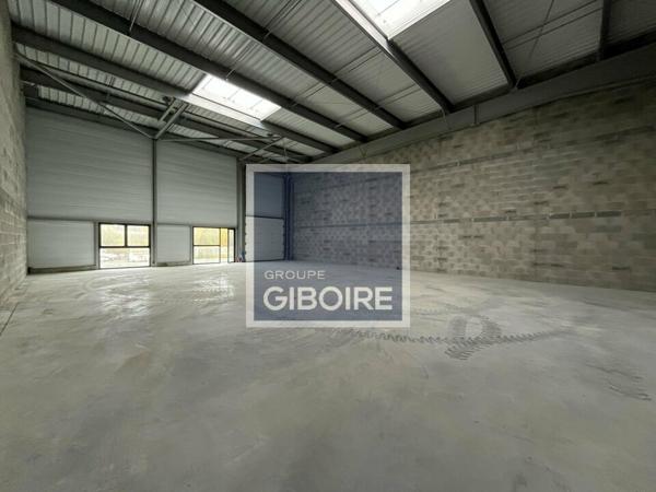 Local d'activites 228 m² à louer GOVEN (réf : 35.6789)