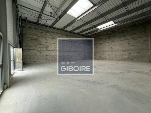 Local d'activites 228 m² à louer GOVEN (réf : 35.6789)