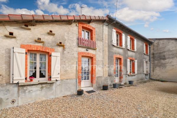 Maison de Charme de 116 m² - 4 pièces - 2 Chambres - Grange - Dépendances - Terrain - Bois - DROUX (87190)