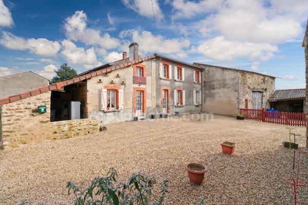 Maison de Charme de 116 m² - 4 pièces - 2 Chambres - Grange - Dépendances - Terrain - Bois - DROUX (87190)