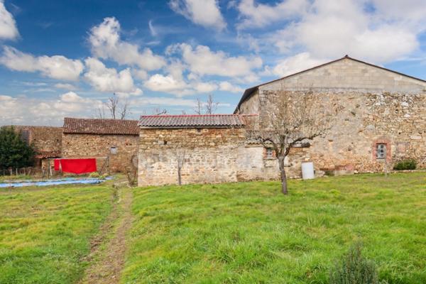 Maison de Charme de 116 m² - 4 pièces - 2 Chambres - Grange - Dépendances - Terrain - Bois - DROUX (87190)