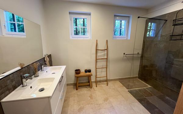 Maison à vendre    5 pièces •  Jonquerettes