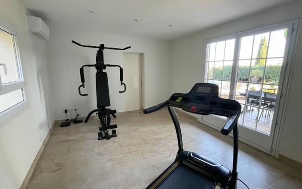 Maison à vendre    5 pièces •  Jonquerettes