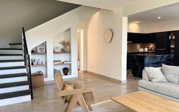 Maison à vendre    5 pièces •  Jonquerettes