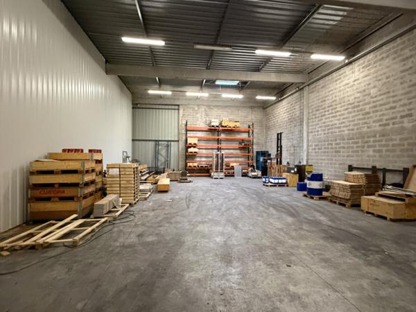 Gémenos (13420) Gémenos : local de stockage 200m²
