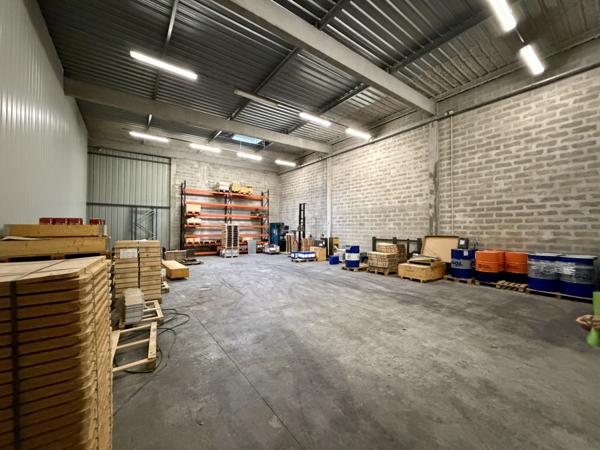 Gémenos (13420) Gémenos : local de stockage 200m²