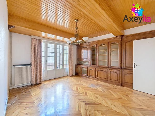 À VENDRE - CHARLIEU CENTRE - MAISON 3 PIÈCES AVEC TERRASSE ET GARAGE