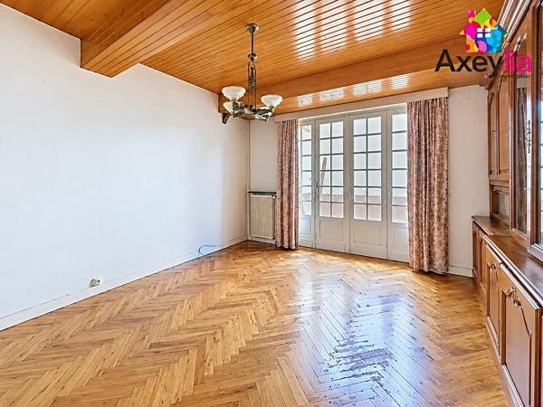À VENDRE - CHARLIEU CENTRE - MAISON 3 PIÈCES AVEC TERRASSE ET GARAGE