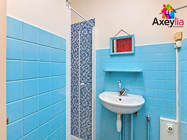 À VENDRE - CHARLIEU CENTRE - MAISON 3 PIÈCES AVEC TERRASSE ET GARAGE