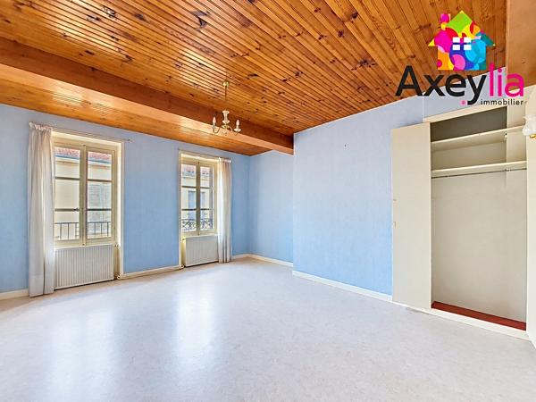 À VENDRE - CHARLIEU CENTRE - MAISON 3 PIÈCES AVEC TERRASSE ET GARAGE