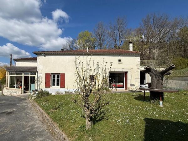 Maison de plain pied à rénover en partie - 3 pièces - avec jardin et dépendances - à MONTAIGU DE QUERCY (82)