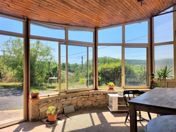 Maison de plain pied à rénover en partie - 3 pièces - avec jardin et dépendances - à MONTAIGU DE QUERCY (82)