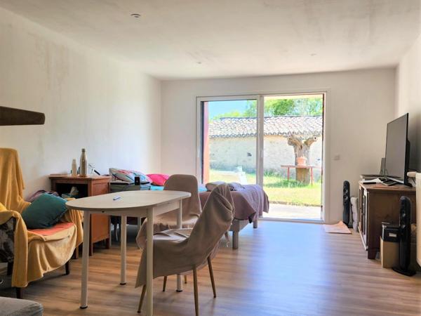 Maison de plain pied à rénover en partie - 3 pièces - avec jardin et dépendances - à MONTAIGU DE QUERCY (82)