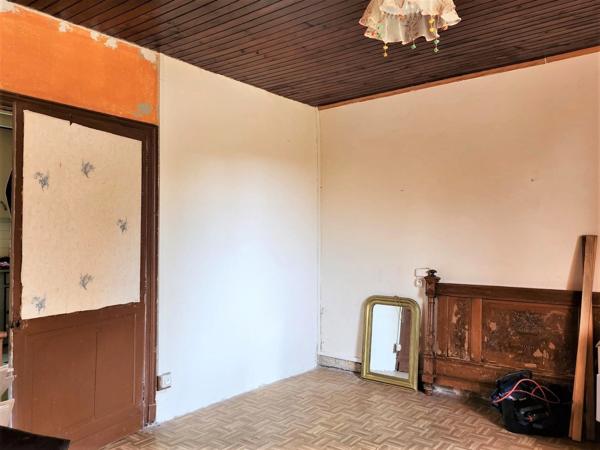 Maison de plain pied à rénover en partie - 3 pièces - avec jardin et dépendances - à MONTAIGU DE QUERCY (82)