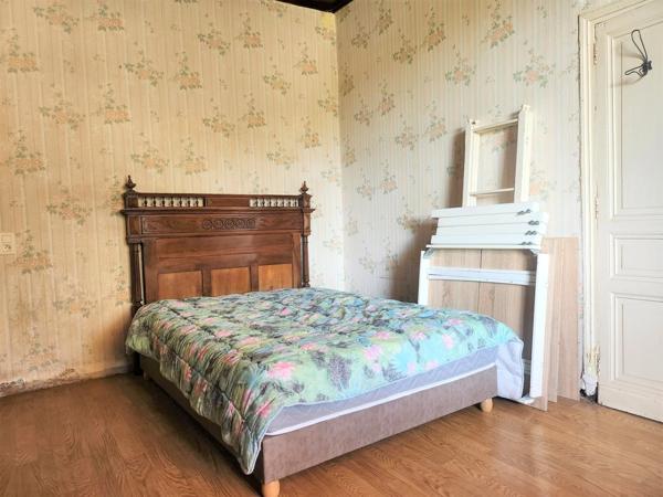 Maison de plain pied à rénover en partie - 3 pièces - avec jardin et dépendances - à MONTAIGU DE QUERCY (82)
