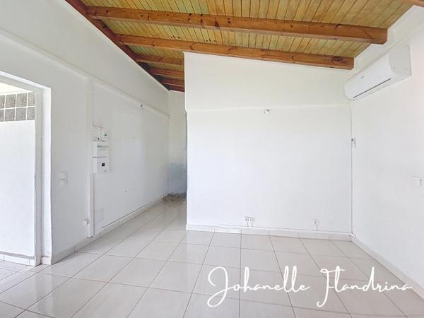 Néron, Le Moule - Studio de 25 m², haut de villa indépendant