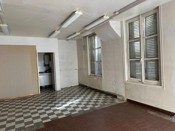 ROCHEFORT- hyper centre ville - local commercial emplacement n°1