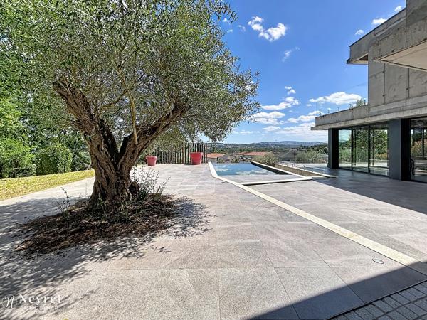 BIEN D'EXCEPTION!! Maison moderne de 228m² habitables sur sous-sol complet terrain 3295m²