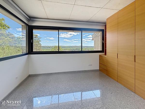 BIEN D'EXCEPTION!! Maison moderne de 228m² habitables sur sous-sol complet terrain 3295m²