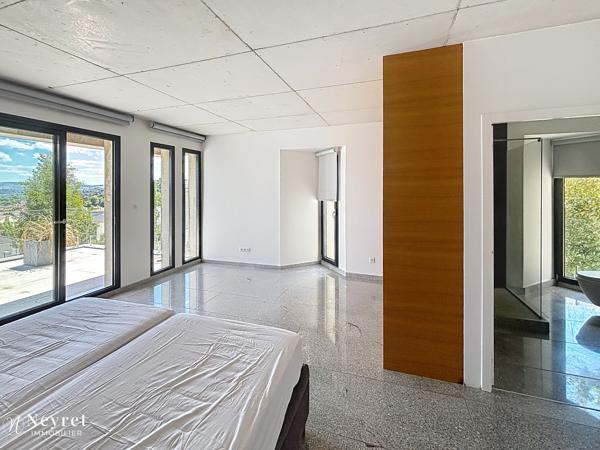 BIEN D'EXCEPTION!! Maison moderne de 228m² habitables sur sous-sol complet terrain 3295m²