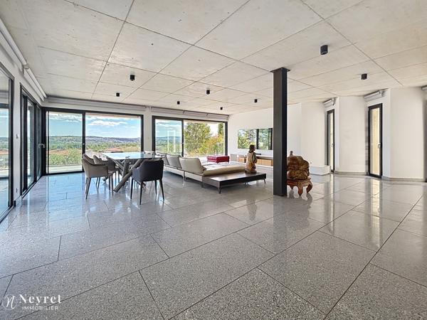 BIEN D'EXCEPTION!! Maison moderne de 228m² habitables sur sous-sol complet terrain 3295m²