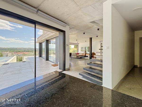 BIEN D'EXCEPTION!! Maison moderne de 228m² habitables sur sous-sol complet terrain 3295m²