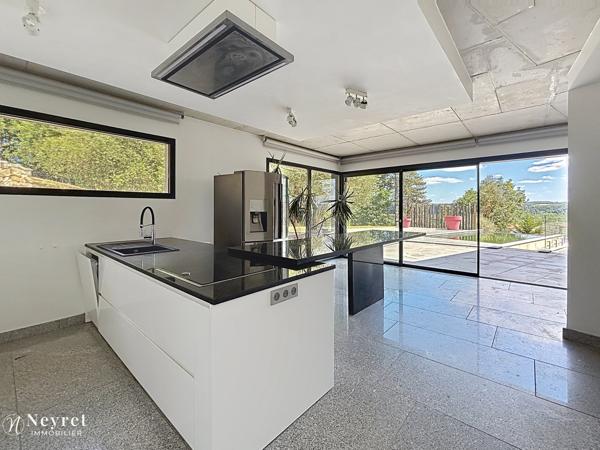 BIEN D'EXCEPTION!! Maison moderne de 228m² habitables sur sous-sol complet terrain 3295m²