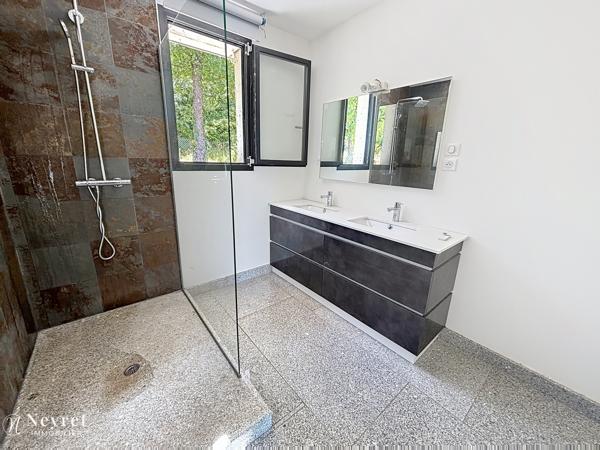 BIEN D'EXCEPTION!! Maison moderne de 228m² habitables sur sous-sol complet terrain 3295m²