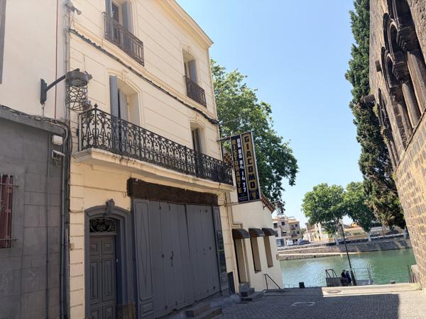 Local Commercial
         5 pièces
        - 258 m² 390 000 € *