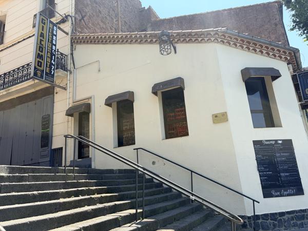 Local Commercial
         5 pièces
        - 258 m² 390 000 € *