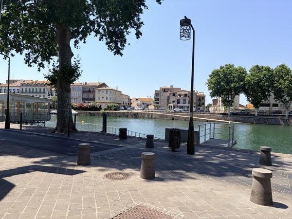 Local Commercial
         5 pièces
        - 258 m² 390 000 € *