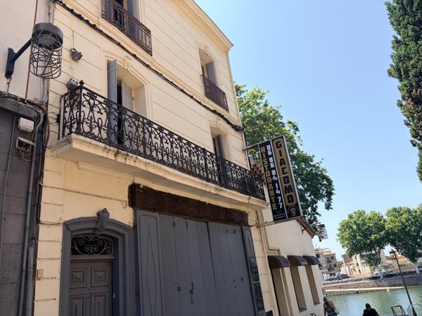 Local Commercial
         5 pièces
        - 258 m² 390 000 € *