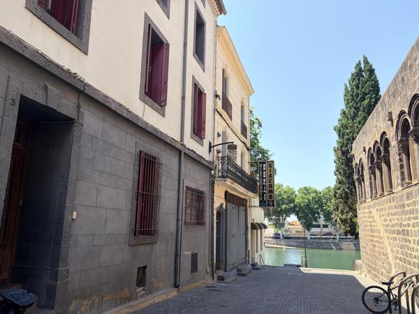 Local Commercial
         5 pièces
        - 258 m² 390 000 € *