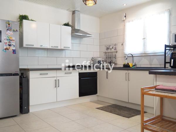 Maison
         4 pièces
        - 90 m² Exclusivité 280 000 € *