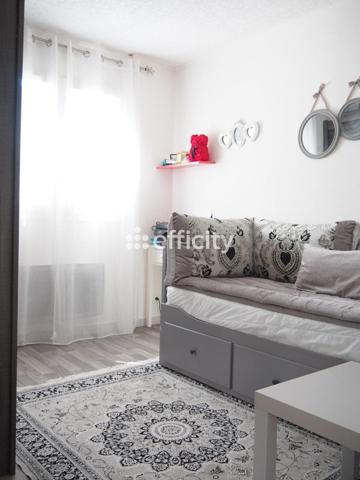Maison
         4 pièces
        - 90 m² Exclusivité 280 000 € *