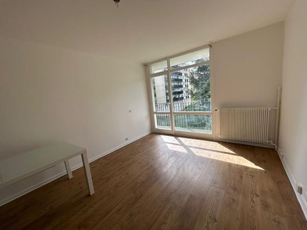 APPARTEMENT DERNIER ETAGE REFAIT A NEUF RESIDENCE STANDING