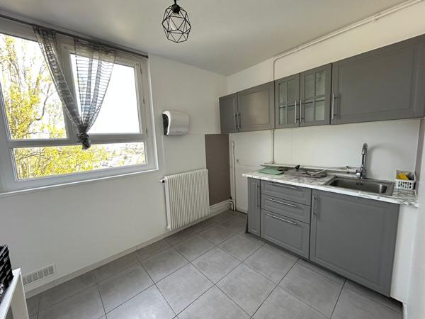 APPARTEMENT DERNIER ETAGE REFAIT A NEUF RESIDENCE STANDING