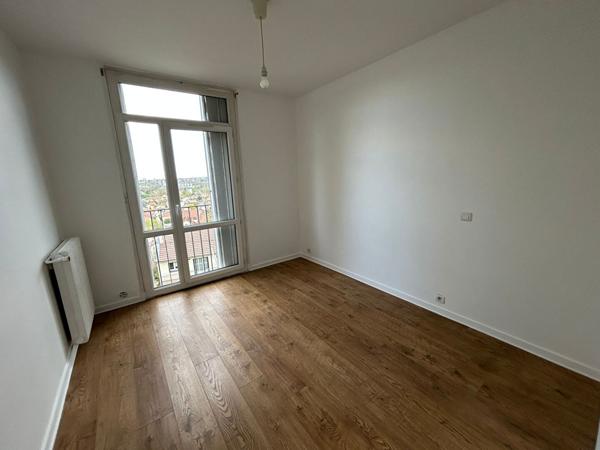 APPARTEMENT DERNIER ETAGE REFAIT A NEUF RESIDENCE STANDING