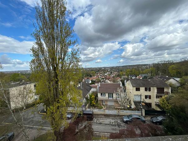 APPARTEMENT DERNIER ETAGE REFAIT A NEUF RESIDENCE STANDING