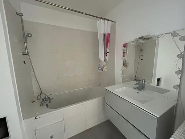 APPARTEMENT DERNIER ETAGE REFAIT A NEUF RESIDENCE STANDING