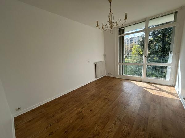 APPARTEMENT DERNIER ETAGE REFAIT A NEUF RESIDENCE STANDING