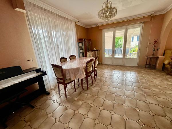 Maison Courdimanche 6 pièce(s) 109 m2 369 500 € **  - Référence  2347