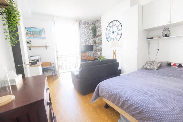 03200 VICHY –STUDIO AVEC BALCONETS -COEUR DE VILLE -