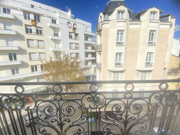 03200 VICHY –STUDIO AVEC BALCONETS -COEUR DE VILLE -
