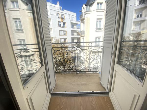 03200 VICHY –STUDIO AVEC BALCONETS -COEUR DE VILLE -